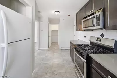 35 Columbia Ave, Passaic, NJ 07055 - Photo 6