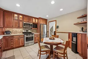 17 Stonewall Dr, Livingston, NJ 07039 - Photo 12