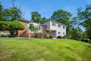 17 Stonewall Dr, Livingston, NJ 07039 - Photo 2