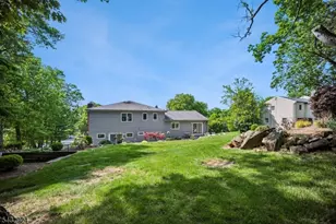 17 Stonewall Dr, Livingston, NJ 07039 - Photo 26
