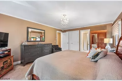 17 Stonewall Dr, Livingston, NJ 07039 - Photo 16
