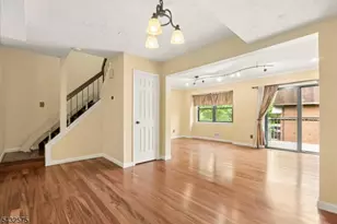 6001 N Oaks Blvd, North Brunswick Township, NJ 08902 - Photo 4