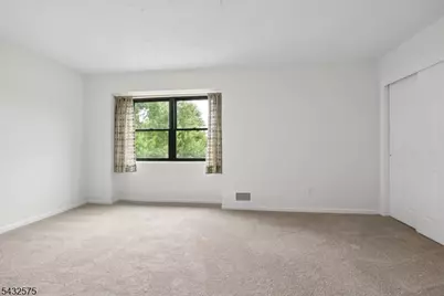 6001 N Oaks Blvd #6001, North Brunswick Township, NJ 08902 - Photo 16