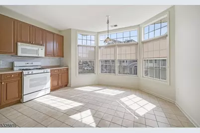 103 Crown Ct, Livingston, NJ 07039 - Photo 4