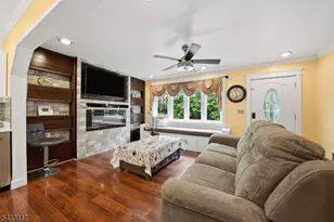 52 Barbara Dr, Pompton Lakes, NJ 07442 - Photo 4