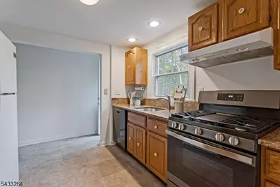 687 Grove St, Montclair, NJ 07043 - Photo 6