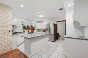 2 Carol Rd, Kinnelon, NJ 07405 - Photo 10