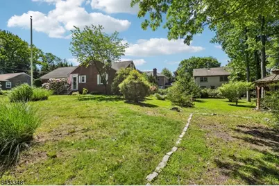 27 Shawnee Rd, Cranford Township, NJ 07016 - Photo 18