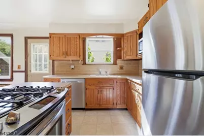 47 Christie St, Ridgefield, NJ 07660 - Photo 6