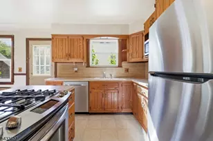 47 Christie St, Ridgefield, NJ 07660 - Photo 6