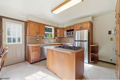 47 Christie St, Ridgefield, NJ 07660 - Photo 8