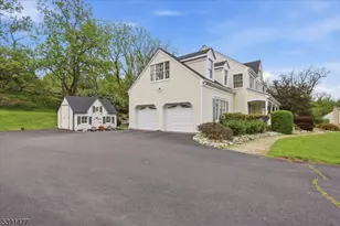 42 Copper Penny Rd, Raritan Township, NJ 08822 - Photo 4