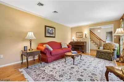 189 Old Farmers Rd, Washington Township, NJ 07853 - Photo 10