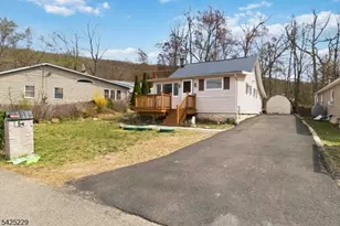 54 Wildwood Rd, Jefferson Township, NJ 07438 - Photo 2