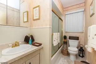 22 Holiday Dr, Hopatcong, NJ 07843 - Photo 10