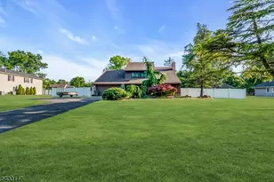 12 Ethan Allen Rd, Freehold Township, NJ 07728 - Photo 4