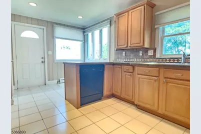 24 Pennsylvania Ave, Flemington, NJ 08822 - Photo 10