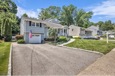 35 Old Orchard Ct, Cedar Grove, NJ 07009 - Photo 2