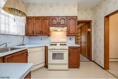 1120 Madison Hill Rd, Clark Township, NJ 07066 - Photo 12