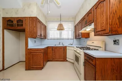 1120 Madison Hill Rd, Clark Township, NJ 07066 - Photo 10