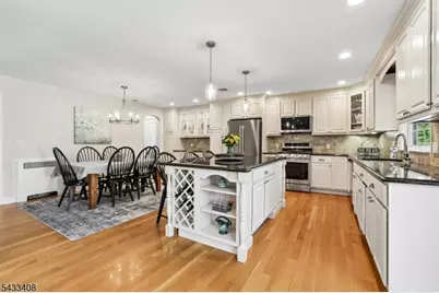 208 Wyoming St, Westfield, NJ 07090 - Photo 4