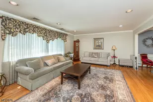 17 Morningside Cir, Little Falls Township, NJ 07424 - Photo 4