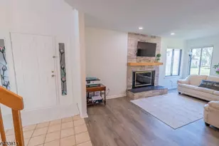21 Carriage Pl, Edison Twp., NJ 08820 - Photo 12
