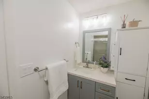 21 Carriage Pl, Edison Twp., NJ 08820 - Photo 24