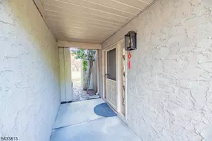 21 Carriage Pl, Edison Twp., NJ 08820 - Photo 10
