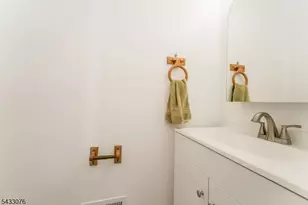 130 Locust Ct, Raritan Township, NJ 08822 - Photo 12