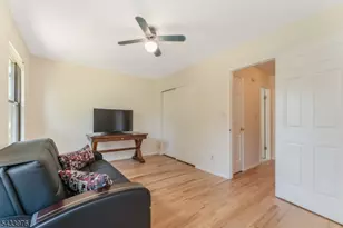130 Locust Ct, Raritan Township, NJ 08822 - Photo 14