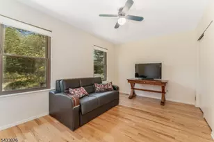 130 Locust Ct, Raritan Township, NJ 08822 - Photo 16