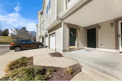 65 Hancock Dr, Morris Township, NJ 07960 - Photo 2