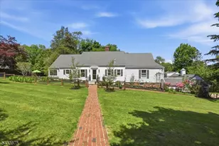 54 Blackberry Ln, Morris Township, NJ 07960 - Photo 2