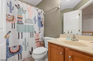 162 Blue Heron Dr, Secaucus, NJ 07094 - Photo 20