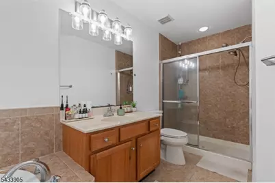 162 Blue Heron Dr, Secaucus, NJ 07094 - Photo 16
