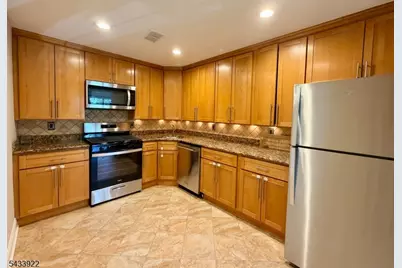 196 Sapphire Ln, Franklin Township, NJ 08823 - Photo 6