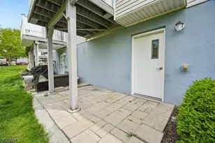26 DeCroce Ct, Parsippany, NJ 07054 - Photo 22