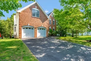47 Ramapo Dr, Bernards Township, NJ 07920 - Photo 2