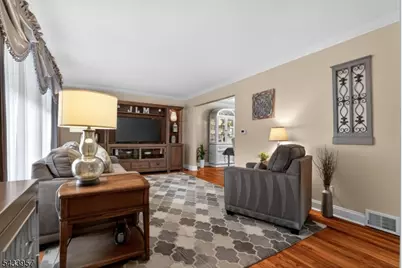 7 Spier Dr, Livingston, NJ 07039 - Photo 10