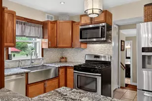 7 Spier Dr, Livingston, NJ 07039 - Photo 2