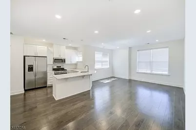 67 Veterans Way, Morris Plains, NJ 07950 - Photo 4