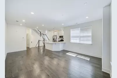 67 Veterans Way, Morris Plains, NJ 07950 - Photo 6