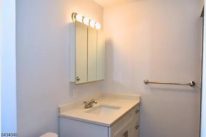 10 Garden Dr #2, Elmwood Park, NJ 07407 - Photo 24