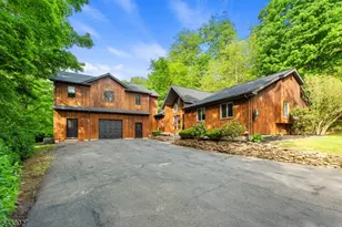 625 Maxim Dr, Hopatcong, NJ 07821 - Photo 2