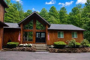 625 Maxim Dr, Hopatcong, NJ 07821 - Photo 2