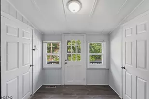 33 Hillside Ave, Jefferson Township, NJ 07460 - Photo 4