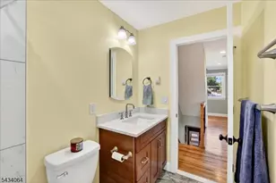 11 Franklin St, South Bound Brook Boro, NJ 08880 - Photo 16