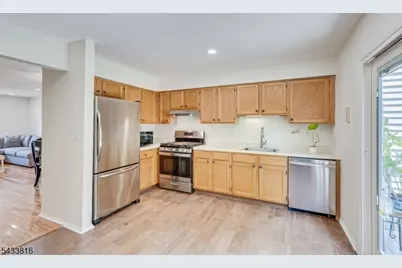 5 Heritage Sq, Sayreville, NJ 08872 - Photo 20