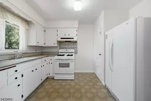 26 Briar Ln, Nutley, NJ 07110 - Photo 10